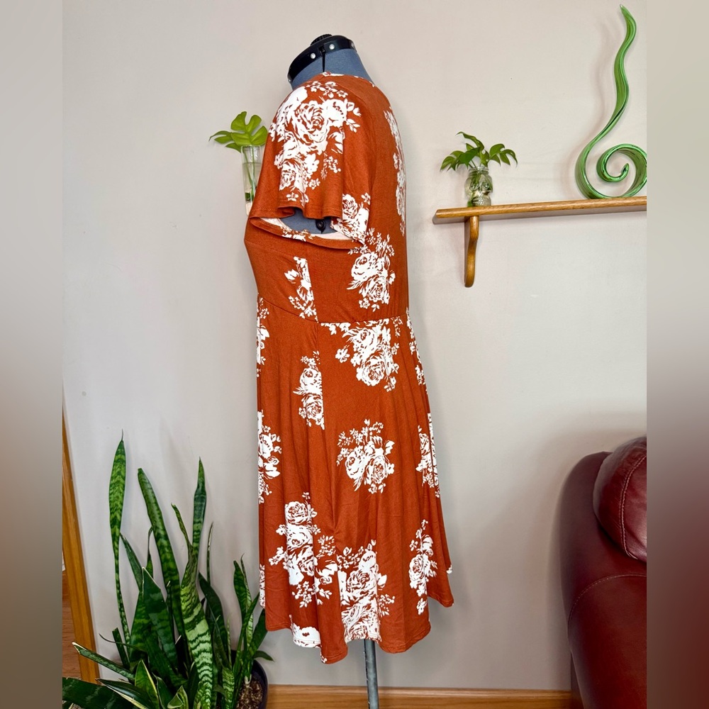 Socialite Curve Rust Floral Twist-Front Dress – Women’s 1X New Without Tags - Picture 3 of 9